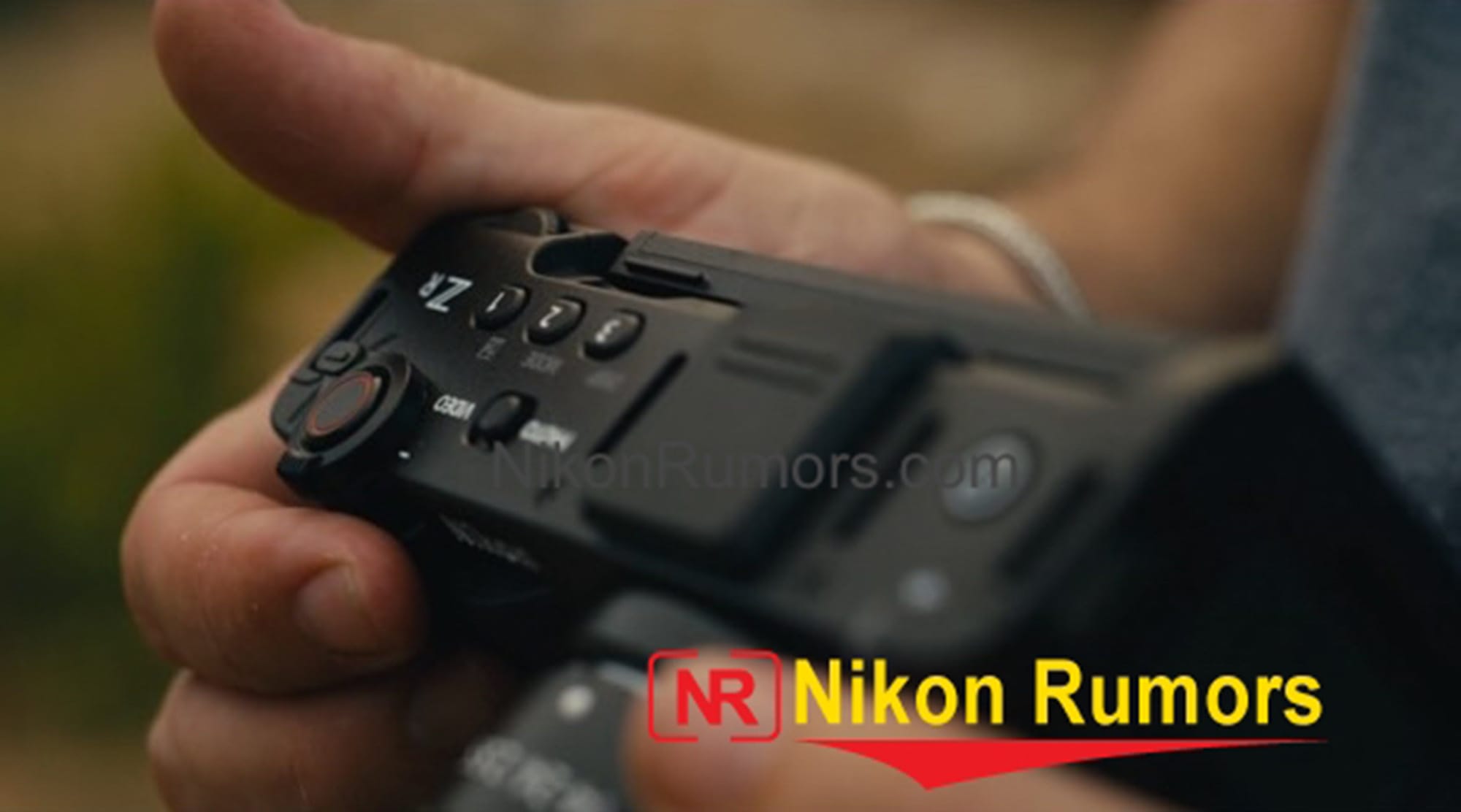 Nikon Zr 背面デザイン