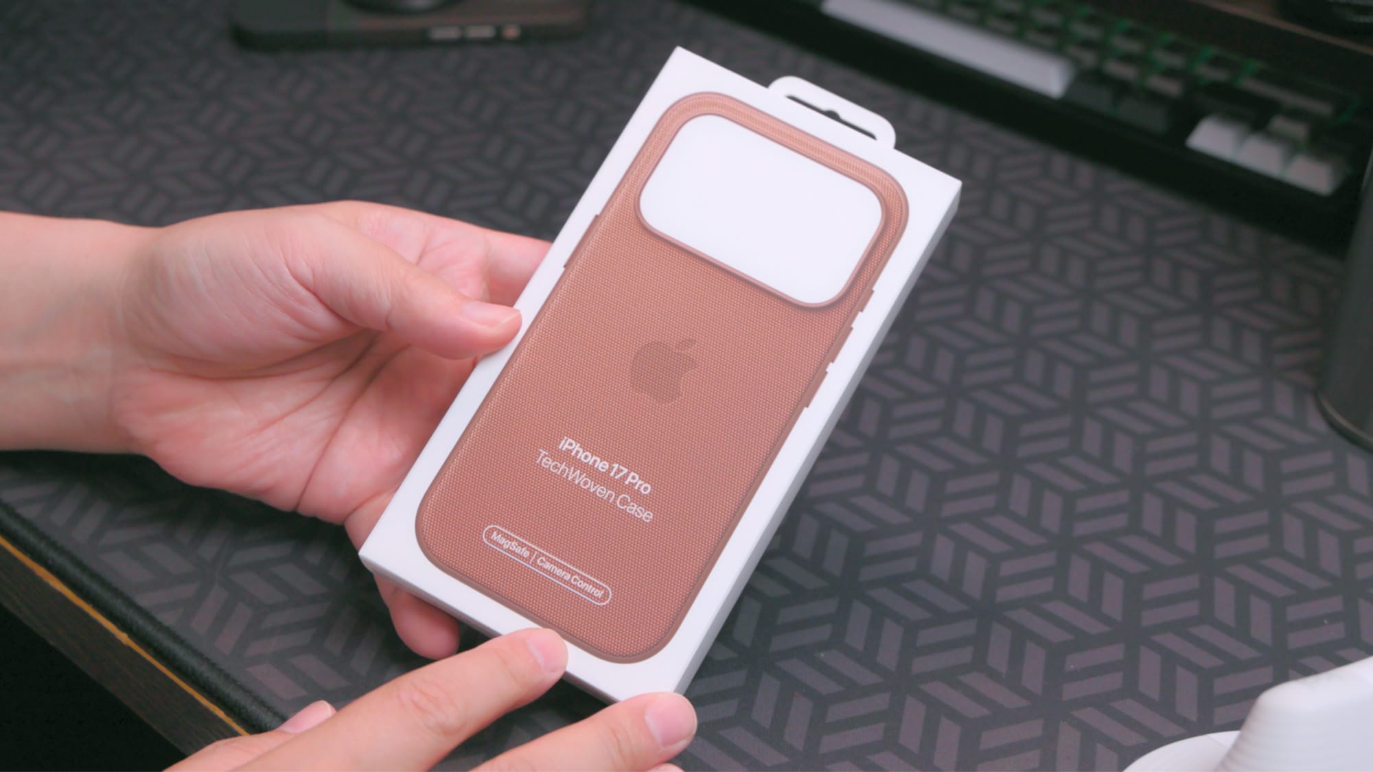 テックウーブンケースのパッケージ